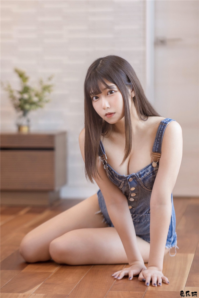 稀世珍品的美腿！日本19岁coser Ruchiko美体太强大让人惊讶！