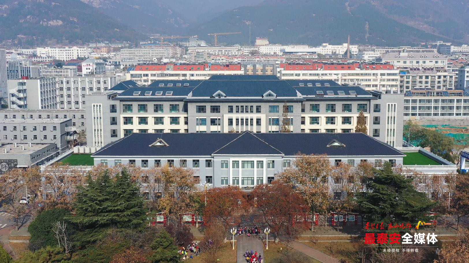 最美校园逐个看丨泰山中学荣获全国文明校园称号多元化教学提升学生