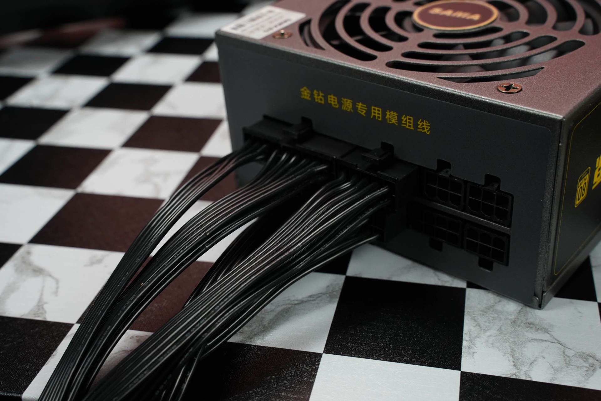 DIY玩家如何给媳妇选择电脑？乔斯伯BO100装机实录