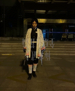 幽默动态图片：女人真是费尽心思啊！