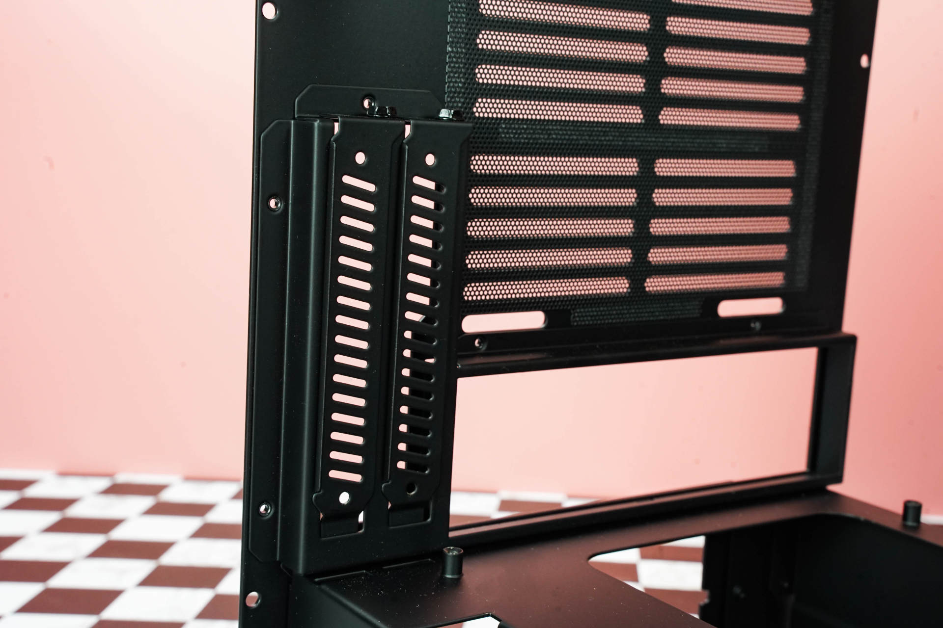 DIY玩家如何给媳妇选择电脑？乔斯伯BO100装机实录