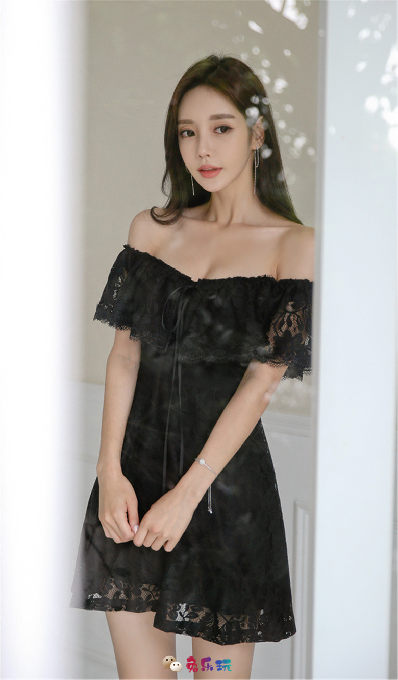 孙允珠：幽深夜暝冷调芦苇絮叶花边裙