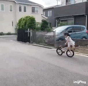 搞笑GIF图片：老婆会这招，你惊喜不