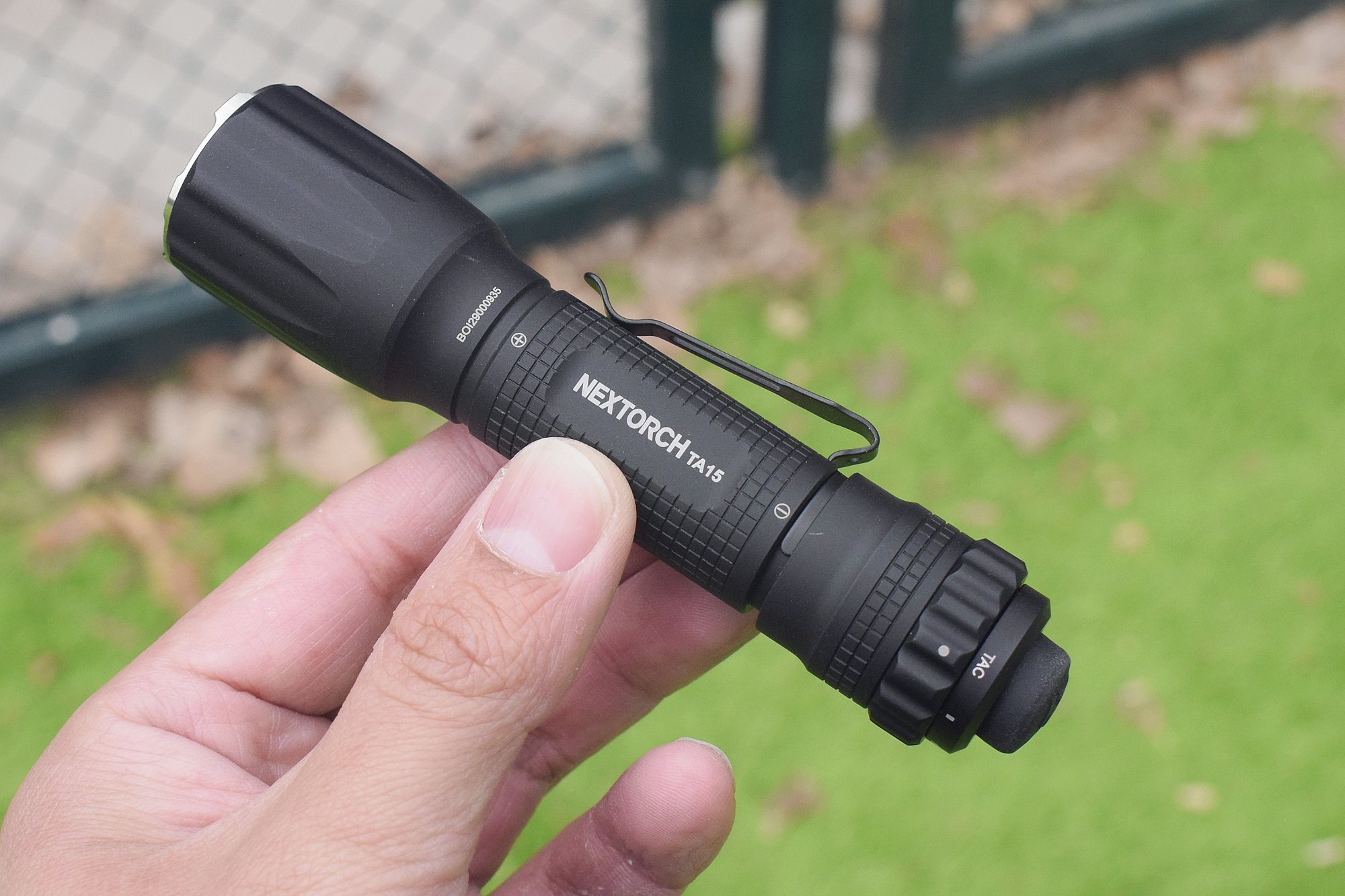 战术通勤两相宜纳丽德ta15v20手电赏评