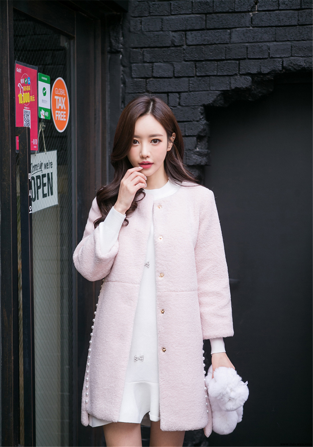 孙允珠丨玻璃镶珠红粉丽人细呢绒风衣