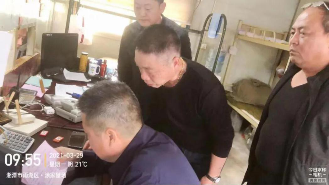 紧盯源头  严敲警钟 湘潭交通运输行政执法人员深入源头企业进行专项督查