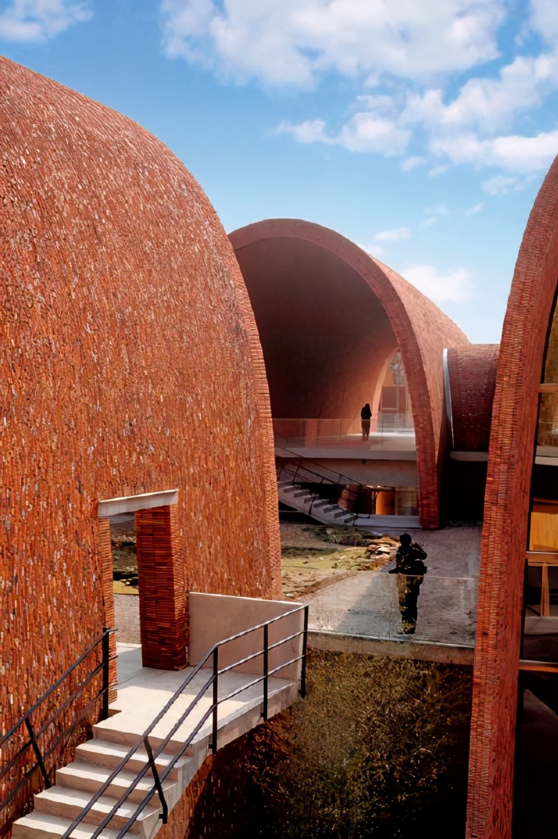 正如本次策展人清华大学建筑学院教授,建筑评论家周榕教授所说的,设计