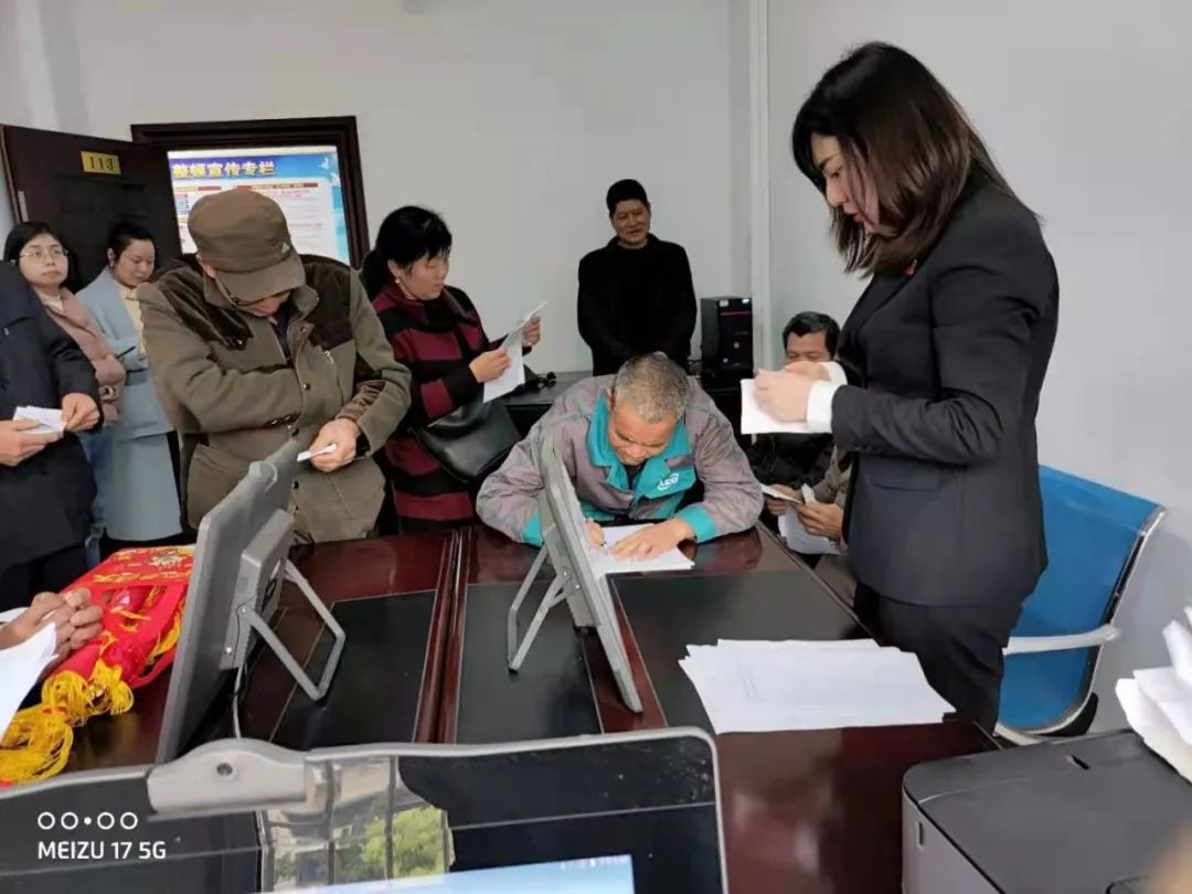 「我为群众办实事」农民工讨薪后续：他们为花石法庭邓庭长点赞