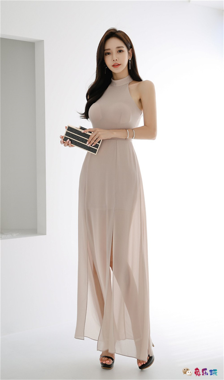 孙允珠：幽琴仙露丝滑奶茶维纳斯礼裙