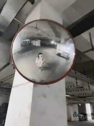 搞笑动图GIF：妹子调皮了！我都想试试了！