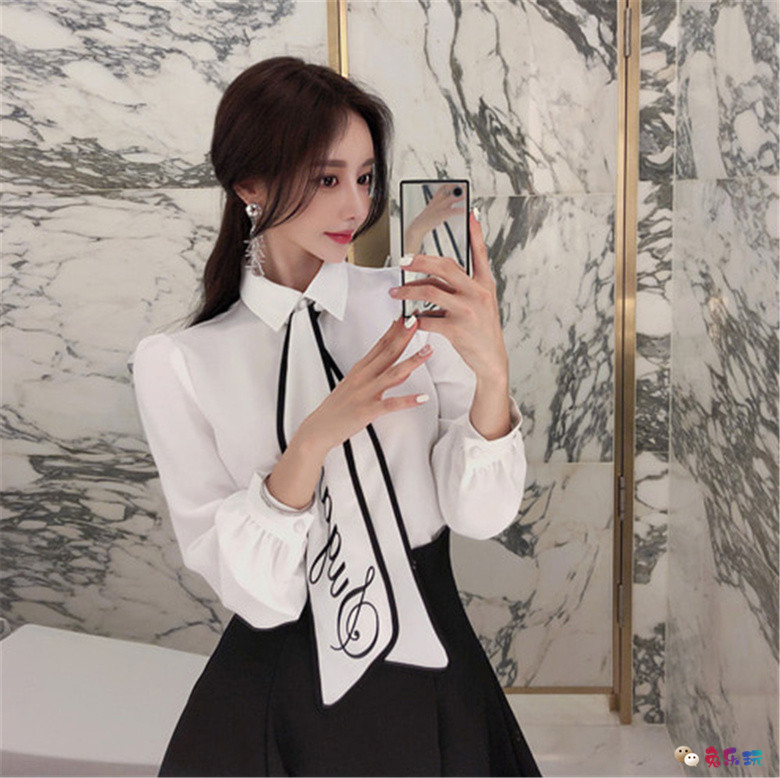 孙允珠丨白汀威士忌西洋字母絮带衣裙