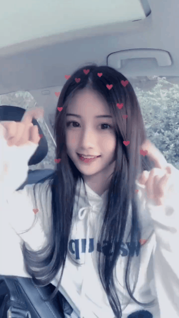 邪恶GIF动态的图片：你微微一笑，我就已沦陷！