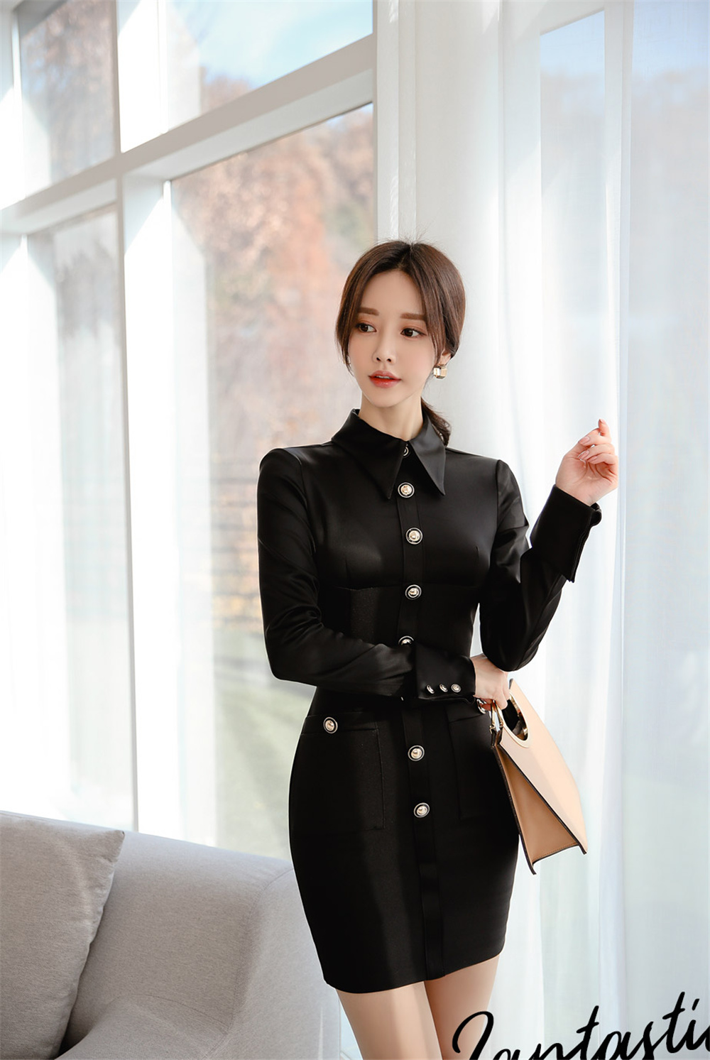 孙允珠丨深色竖纹纽扣古典锡兰包臀裙