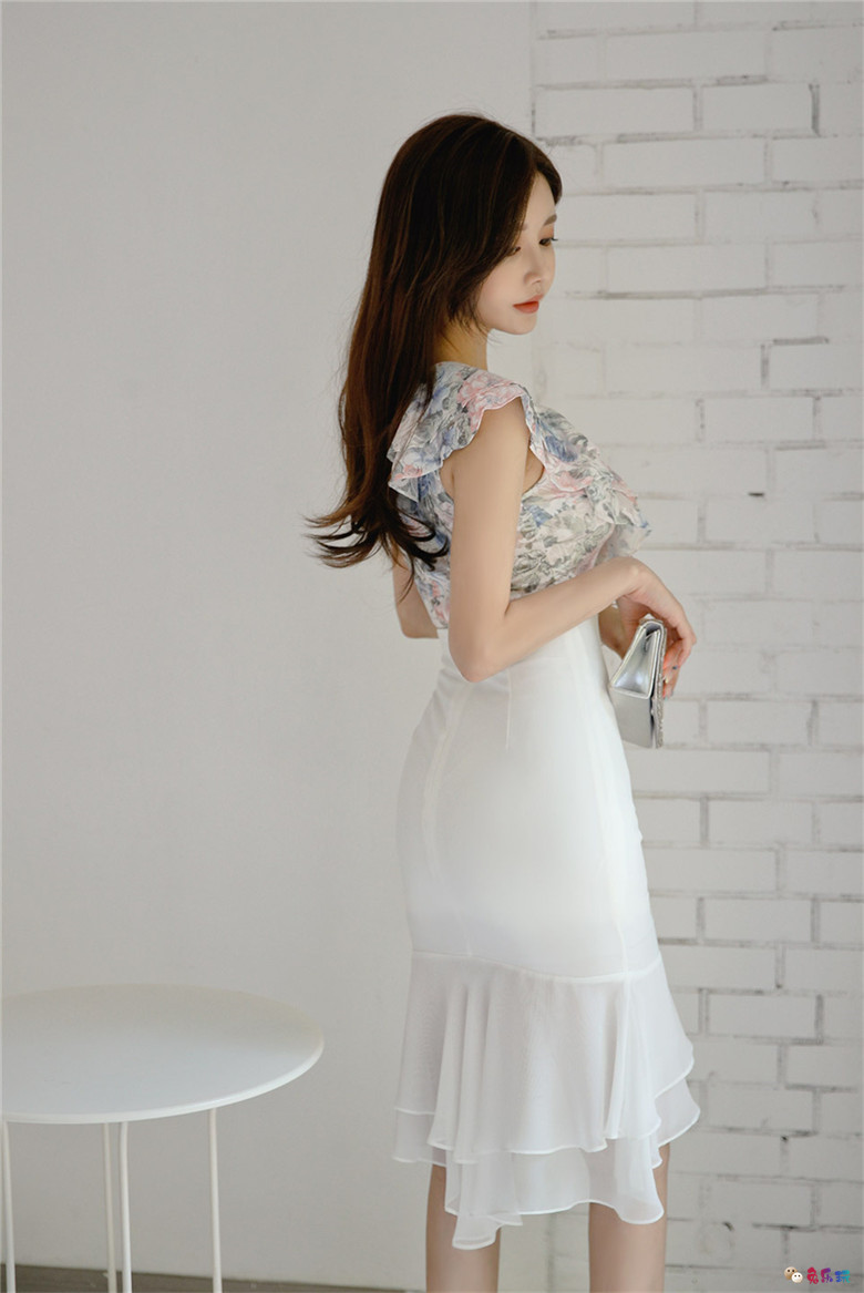 孙允珠：青花翠叶波浪卷纹古典淡墨裙