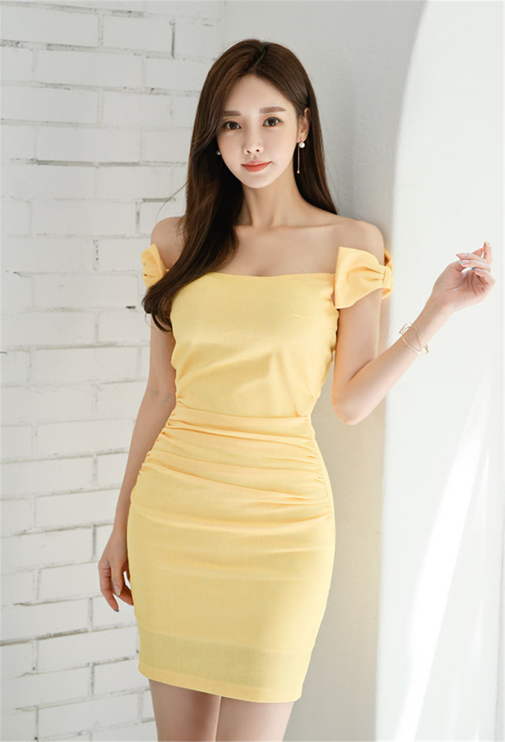 孙允珠丨蜂蝶醉影柠檬鲜黄抹胸晚礼裙