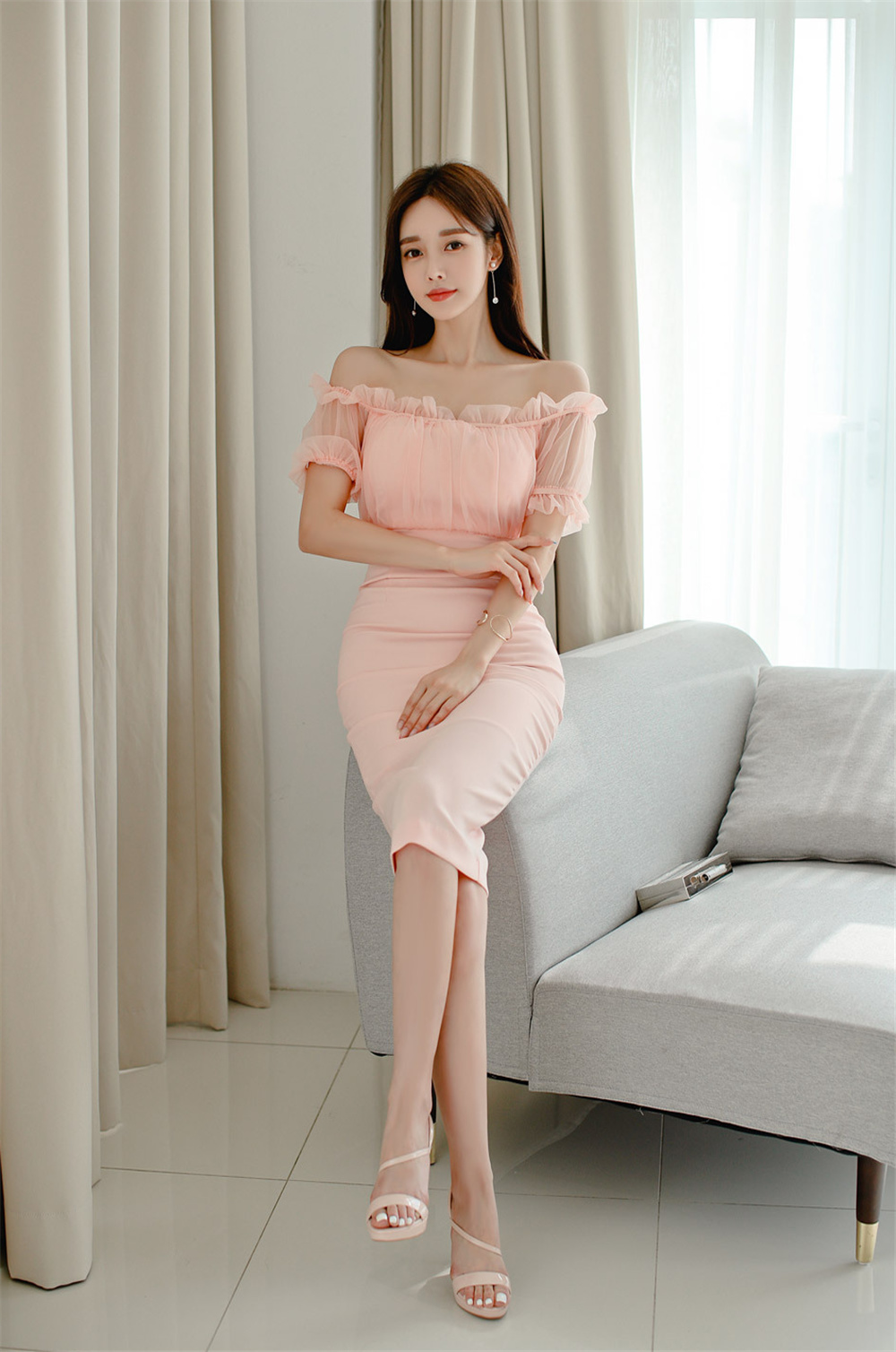 孙允珠丨夏暖纯欲杏粉彩幻百褶抹肩裙 孙允珠专题写真