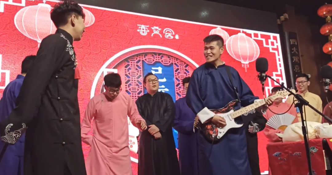 于谦唱摇滚算什么，这帮小鲜肉相声演员已经吼黑嗓了！