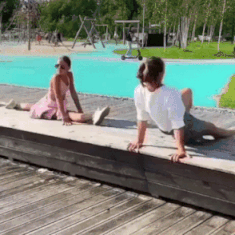 美女内涵图片GIF：腰力不错，表情也很到位