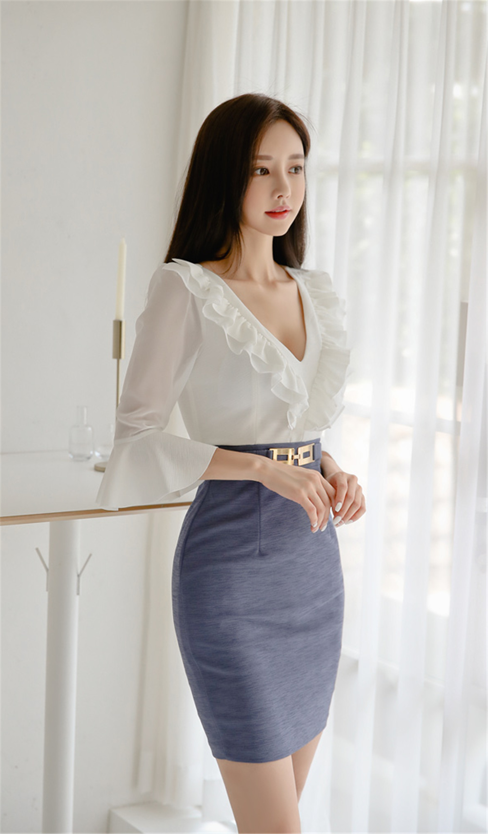 孙允珠丨苔原冰蓝花玉荷叶低胸拼搭裙