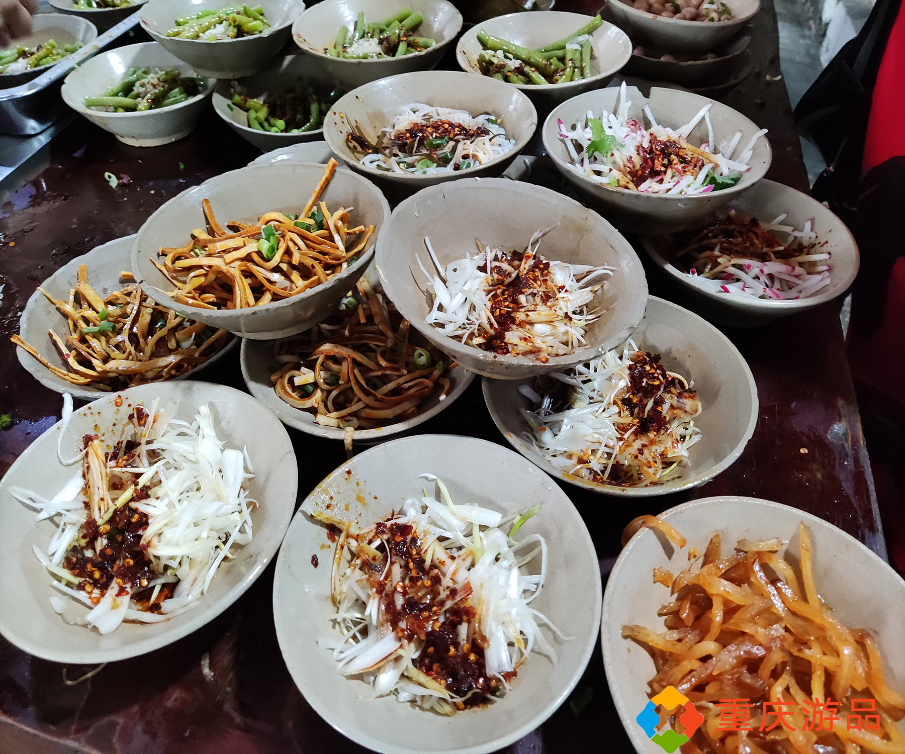 重庆朝天门码头附近的碗碗菜,装着的不仅是佳肴,还是一份情怀 – 重庆