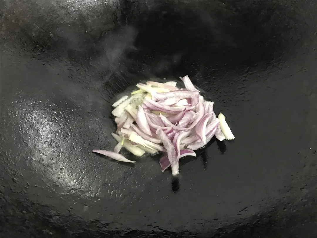美食做法：洋葱肥牛盖饭，鲜香嫩滑，在家自己几块钱就搞定 第13张