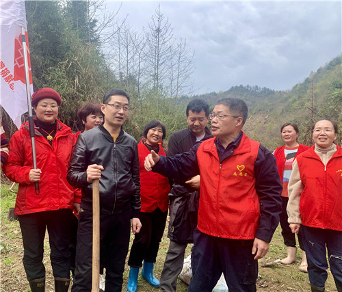 永康市红十字会联合市自然资源和规划局开展义务植树活动