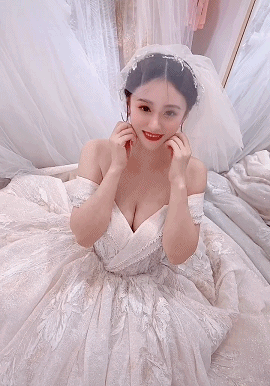 婚纱美女GIF动图：这些姑娘都爱穿婚纱拍短视频