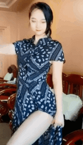 美女很会诱惑人的动图：简单的一个咬唇，我的魂早已飘走