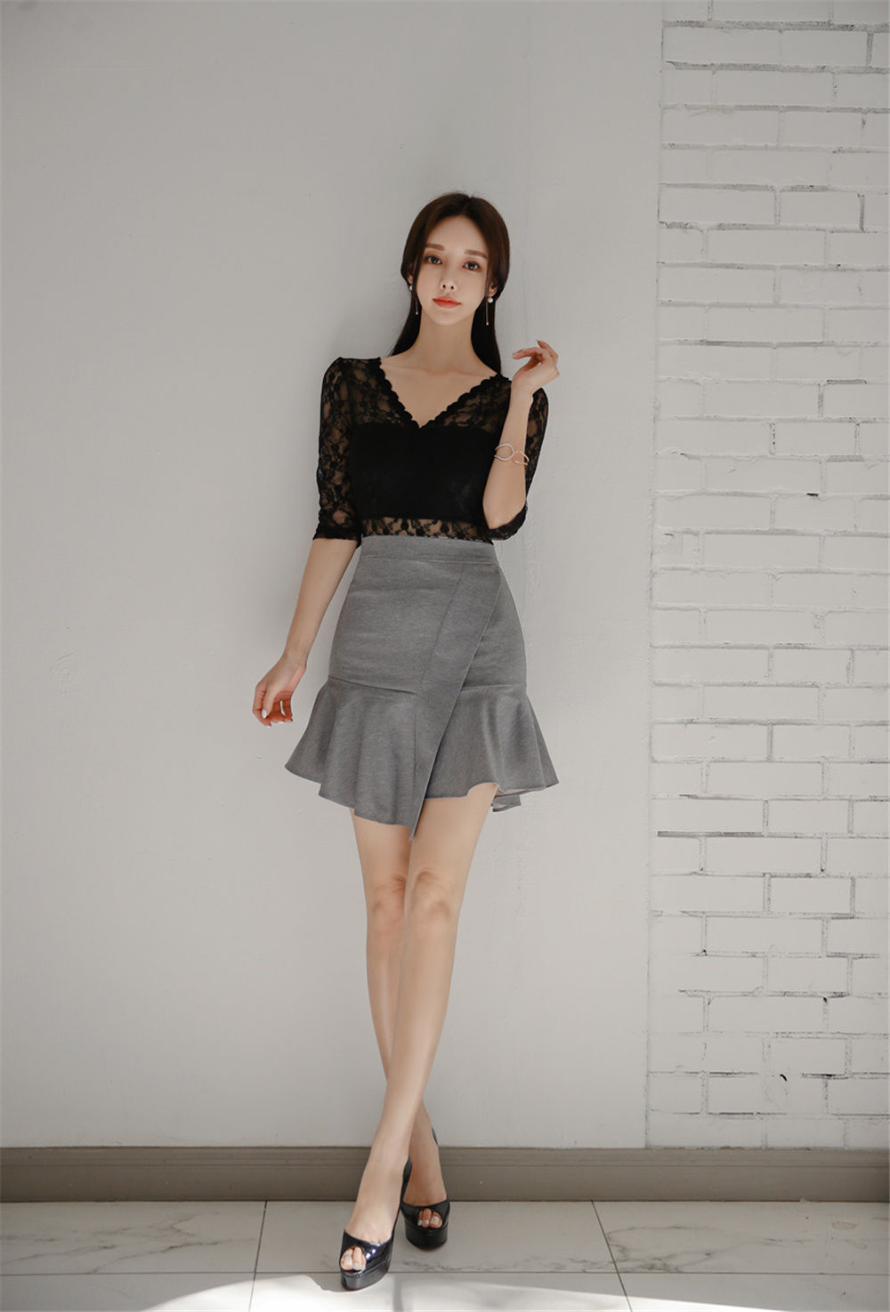 孙允珠丨自然和谐黑白错色深秋半袖裙